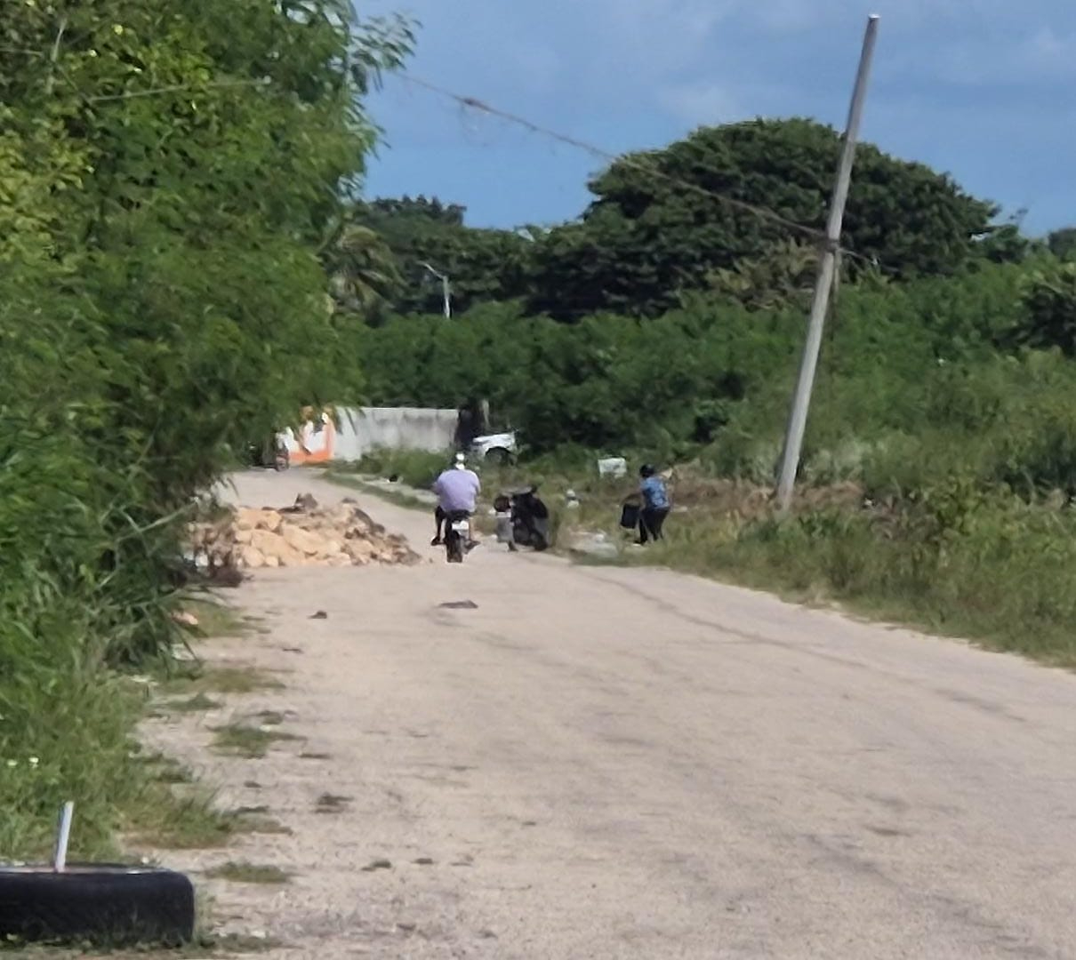 Vecinos de Champotón denuncian tiradero clandestino en lote baldío