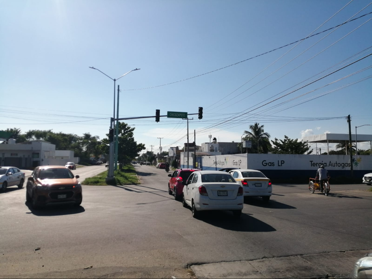 Cumplen 10 meses las fallas de los más de 140 semáforos nuevos de Chetumal; nunca funcionaron.