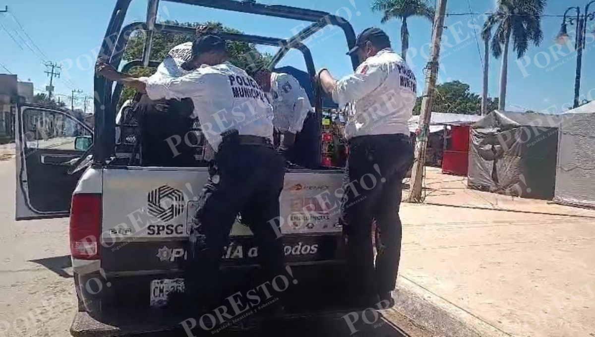 Hombre drogado intenta agredir a una mujer y luego camina por la carretera Mérida–Campeche