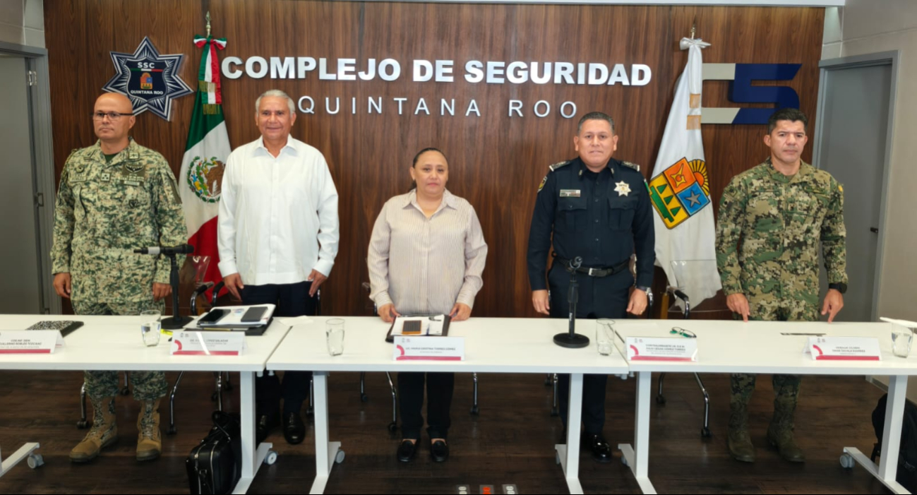 La información se dio a conocer en una conferencia de prensa. La información se dio a conocer en una conferencia de prensa.