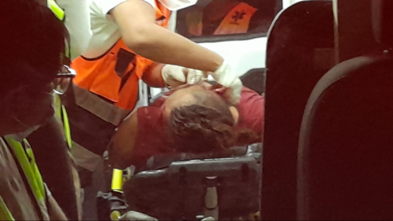 Testigos auxiliaron al lesionado y pidieron apoyo a los servicios de emergencia. Testigos auxiliaron al lesionado y pidieron apoyo a los servicios de emergencia.