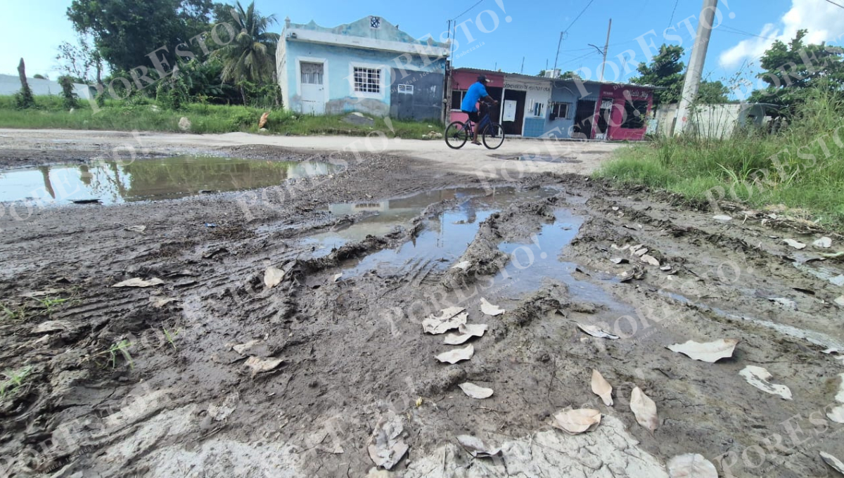 Vecinos de la colonia La Cruz denunciaron el deterioro de la calle 11, a la altura del Cementerio La Cruz, en Champotón.