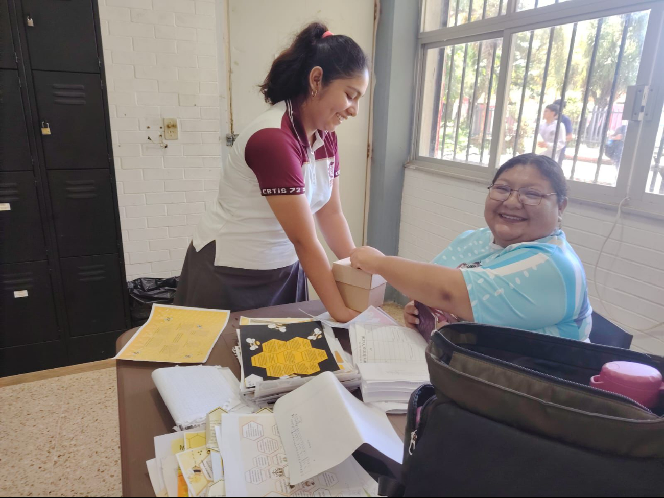 Alumnos y docentes se unieron para ayudar a los afectados por las lluvias. Alumnos y docentes se unieron para ayudar a los afectados por las lluvias.