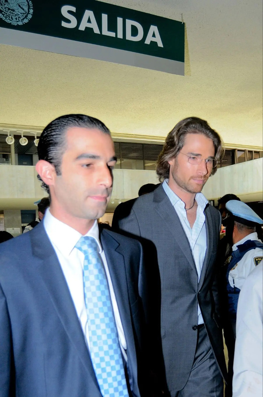 El abogado junto al actor El abogado junto al actor