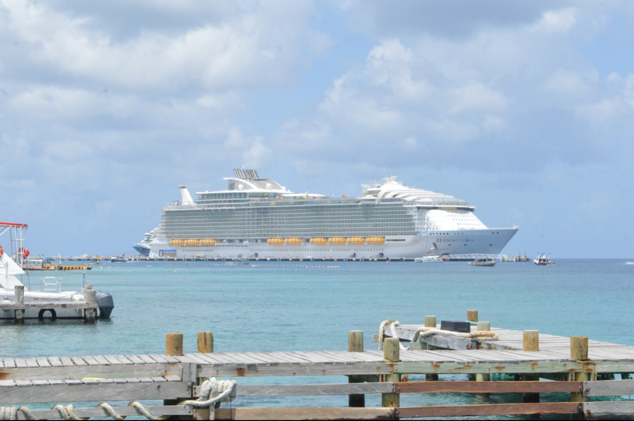 En los últimos meses, el sector de cruceros dejó de ser redituable para operadores de la ínsula; los pasajeros casi no llegan a la ciudad o ya tienen contratados tours En los últimos meses, el sector de cruceros dejó de ser redituable para operadores de la ínsula; los pasajeros casi no llegan a la ciudad o ya tienen contratados tours