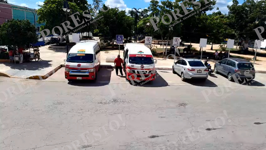Taxistas de Calkiní desafían a la autoridad y se adueñan de estacionamientos públicos; ¿quién cede?