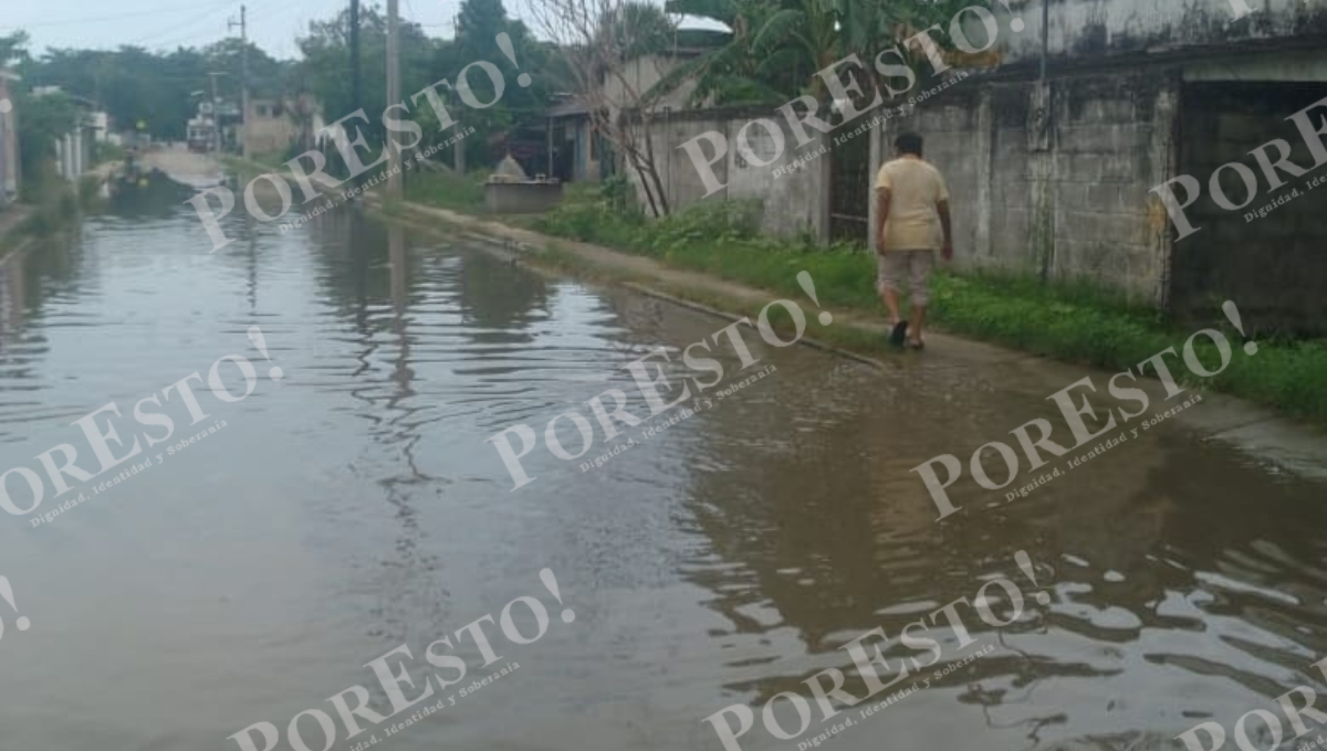 El agua ha afectado escuelas y el centro de salud, generando riesgos sanitarios. El agua ha afectado escuelas y el centro de salud, generando riesgos sanitarios.