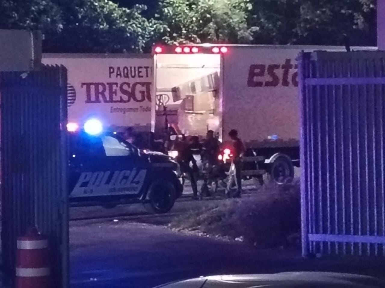 El operativo policiaco se realizó cerca de las 19:00 horas locales. El operativo policiaco se realizó cerca de las 19:00 horas locales.