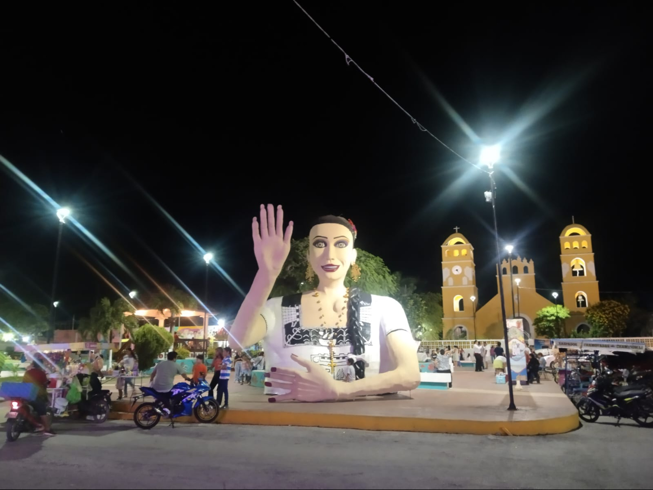 La plaza recibió a los visitantes para celebrar la campechanidad. La plaza recibió a los visitantes para celebrar la campechanidad.