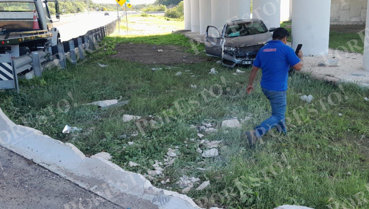 Milagrosamente ilesos tras brutal choque en periférico de Campeche Milagrosamente ilesos tras brutal choque en periférico de Campeche