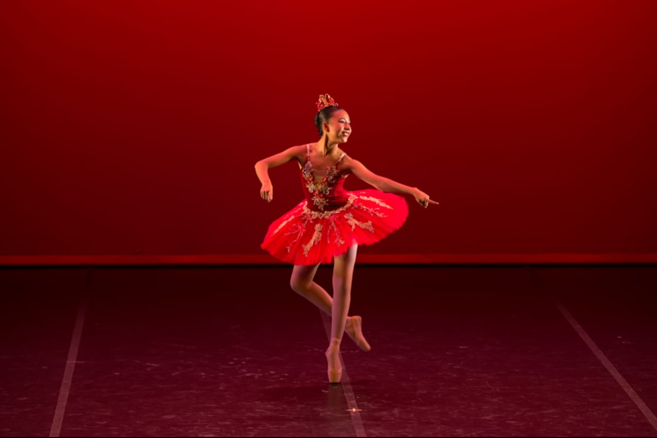 Se dedica a la danza clásica y contemporánea; ha participado en competencias locales y nacionales. Se dedica a la danza clásica y contemporánea; ha participado en competencias locales y nacionales.