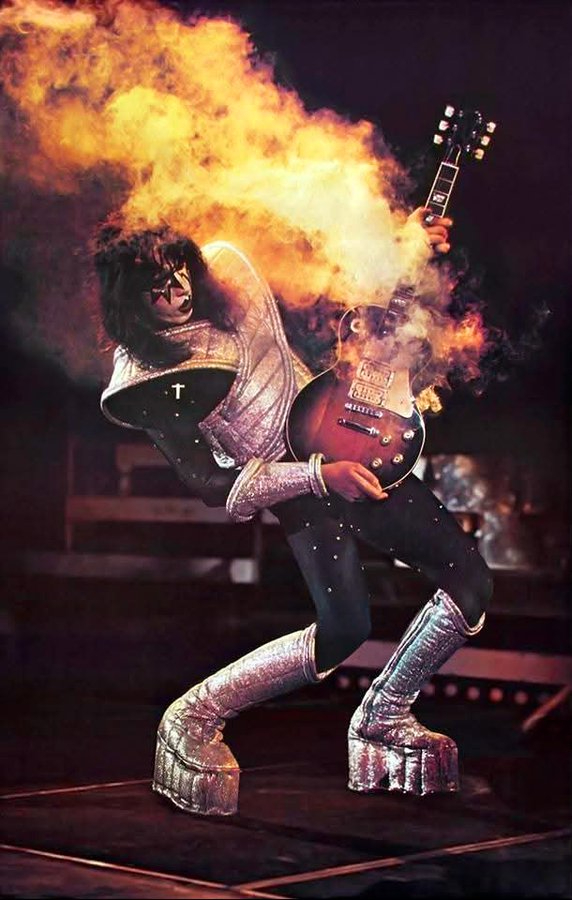 Spaceman era el personaje de Ace dentro de Kiss.