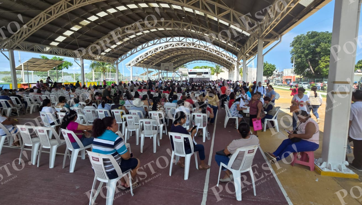 En el Deportivo Chechén se realizó la entrega de tarjetas del programa “Pensión para el Bienestar de las Mujeres de 60 a 64 años” En el Deportivo Chechén se realizó la entrega de tarjetas del programa “Pensión para el Bienestar de las Mujeres de 60 a 64 años”