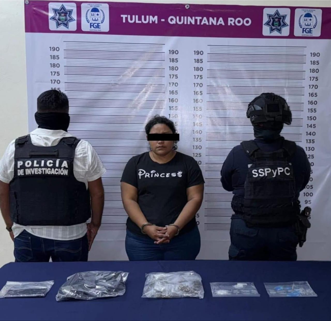 Por posesión de presunta droga, fue detenida una mujer en Tulum