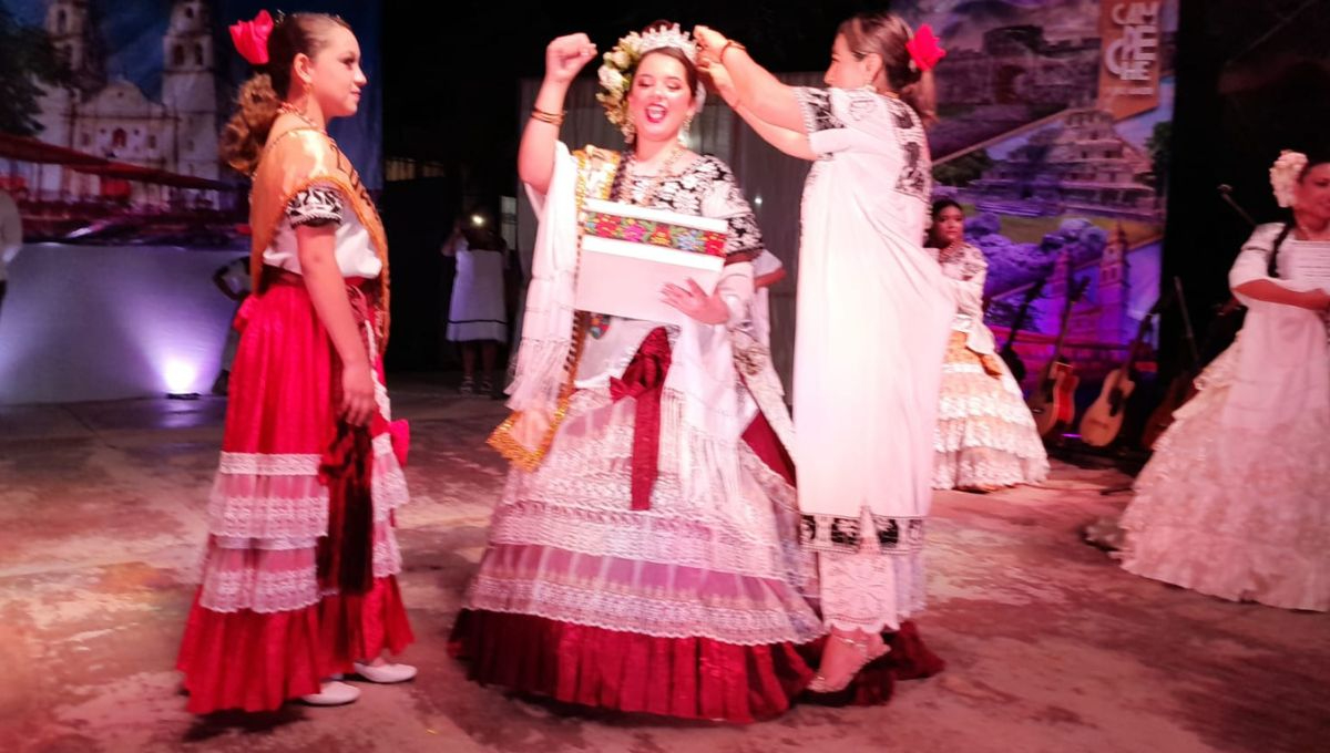 Rossemy Mayrel se adjudica el título de Linda Campecha en la Técnica 14 de Dzitbalché Rossemy Mayrel se adjudica el título de Linda Campecha en la Técnica 14 de Dzitbalché
