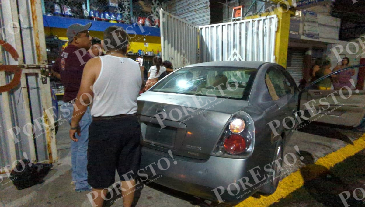 En el vehículo viajaban su acompañante y tres menores, quienes resultaron lesionados. En el vehículo viajaban su acompañante y tres menores, quienes resultaron lesionados.