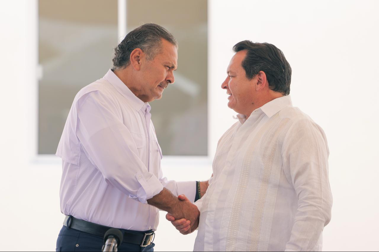 Joaquín Díaz Mena califi có de histórico este anuncio, que hizo con el director del Infonavit, Octavio Romero Oropeza