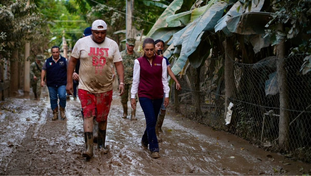 La presidenta Claudia Sheinbaum ha estado visitando y recorriendo las zonas afectadas por las inundaciones en Veracruz, Puebla, Hidalgo, Querétaro y San Luis Potosí. La presidenta Claudia Sheinbaum ha estado visitando y recorriendo las zonas afectadas por las inundaciones en Veracruz, Puebla, Hidalgo, Querétaro y San Luis Potosí.