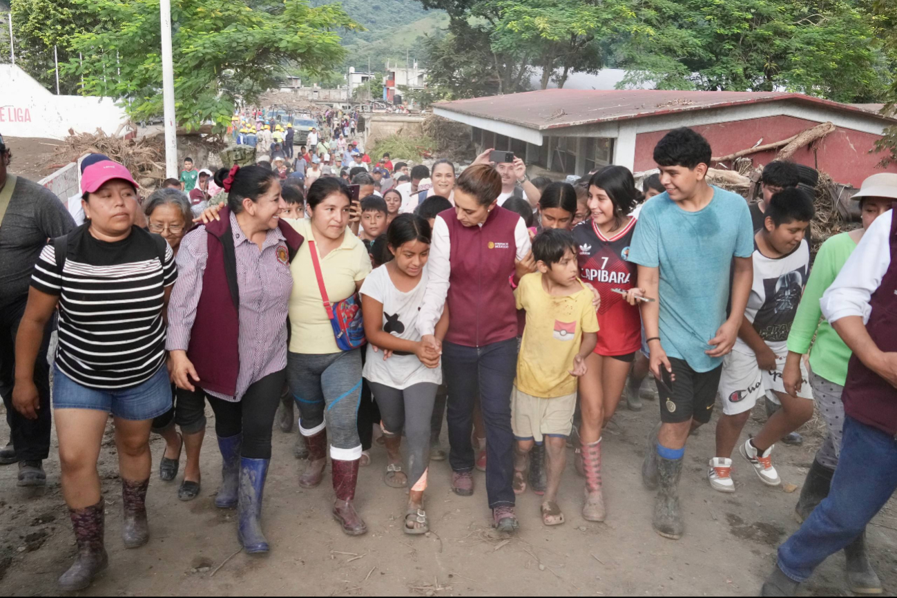 La Presidenta convivió con los habitantes de esta comunidad. La Presidenta convivió con los habitantes de esta comunidad.