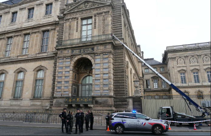 Delincuentes roban piezas de Napoleón y Eugenia de Montijo en París Delincuentes roban piezas de Napoleón y Eugenia de Montijo en París