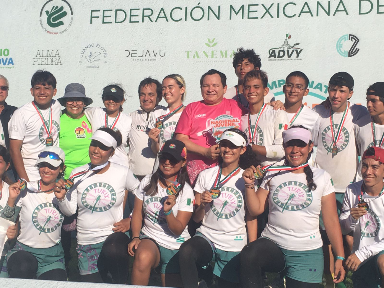 El gobernador Joaquín Díaz Mena felicitó a los Turixes de Yucatán El gobernador Joaquín Díaz Mena felicitó a los Turixes de Yucatán