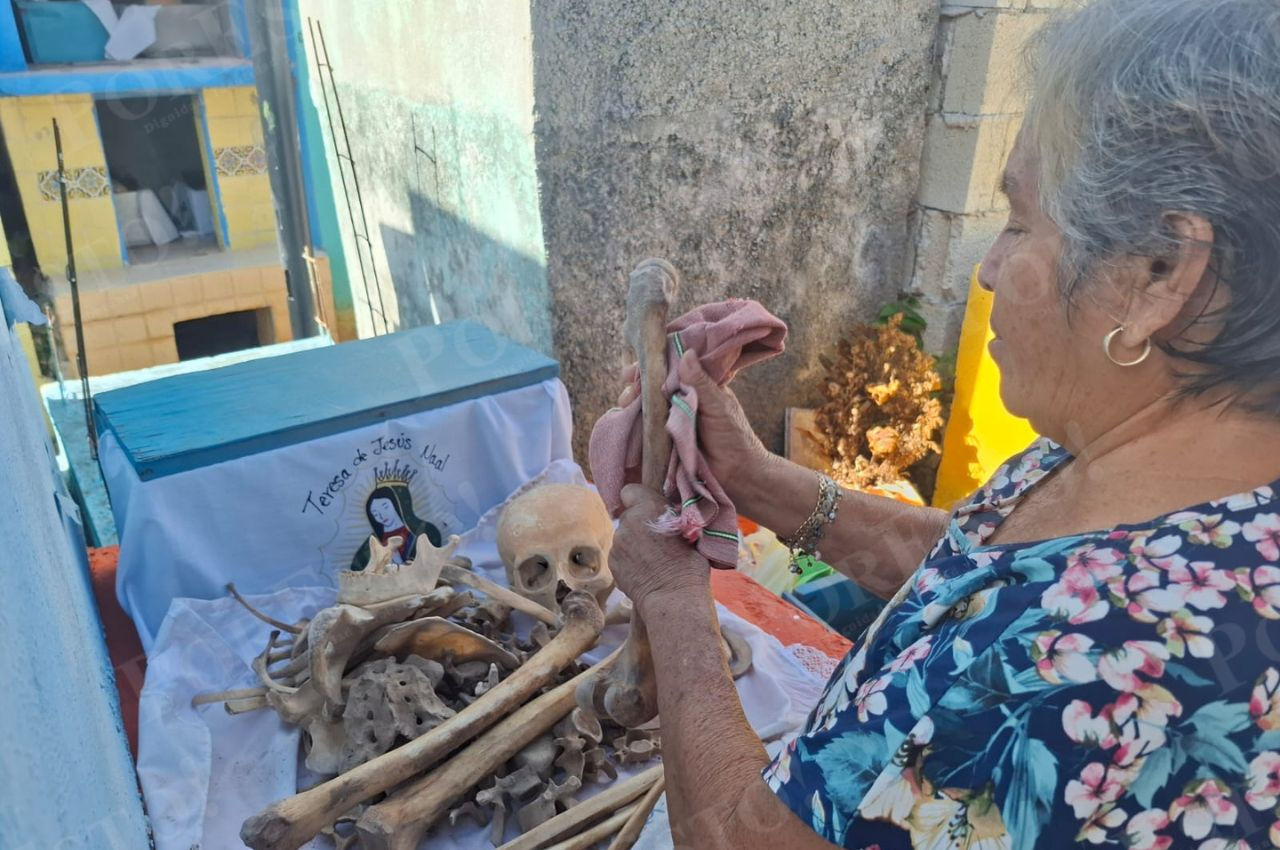 Los familiares acudieron a limpiar los huesos de sus seres queridos. Los familiares acudieron a limpiar los huesos de sus seres queridos.