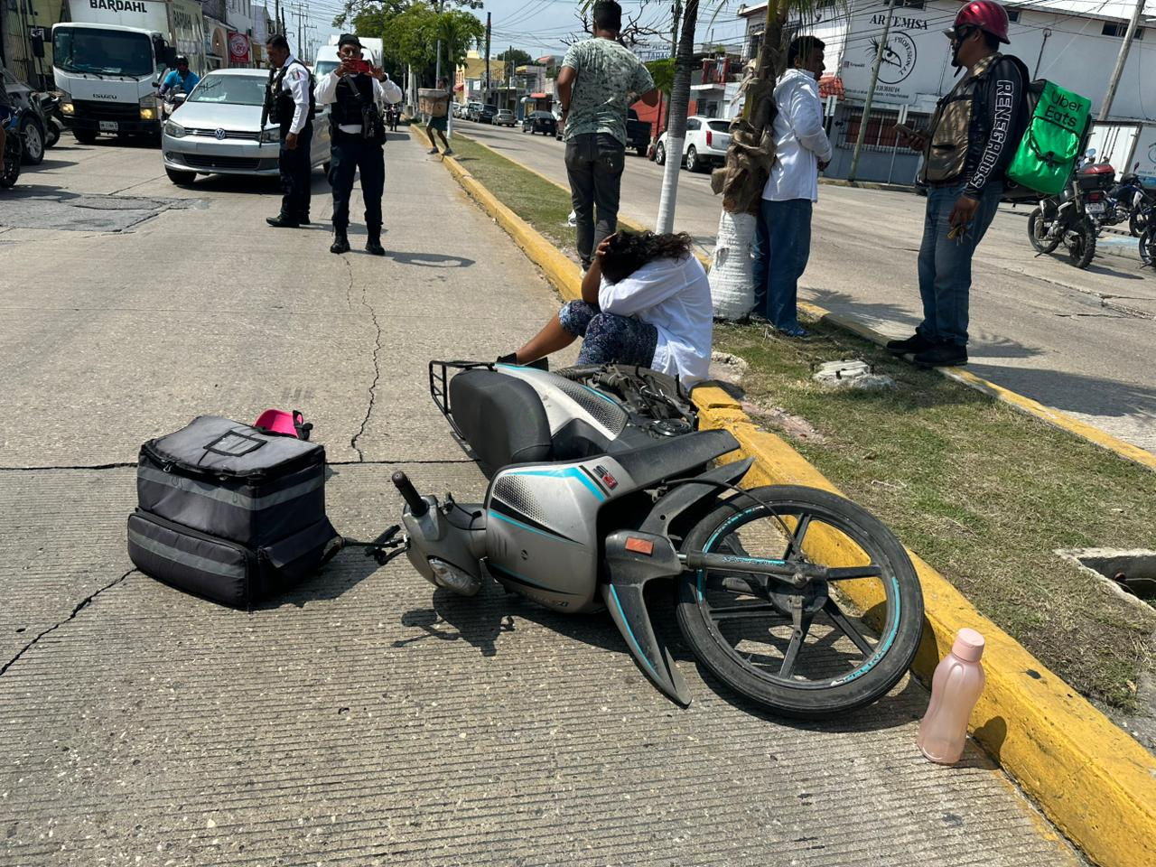 Choque entre dos motocicletas en la colonia Benito Juárez dejó una mujer lesionada. Choque entre dos motocicletas en la colonia Benito Juárez dejó una mujer lesionada.