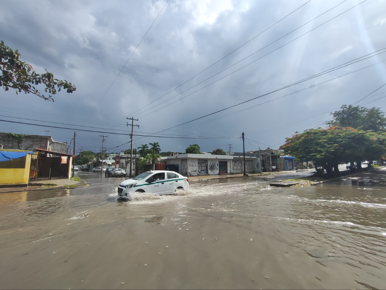En Cancún se espera que para mañana los chubascos tengan un 70 por ciento de posibilidades de precipitación.