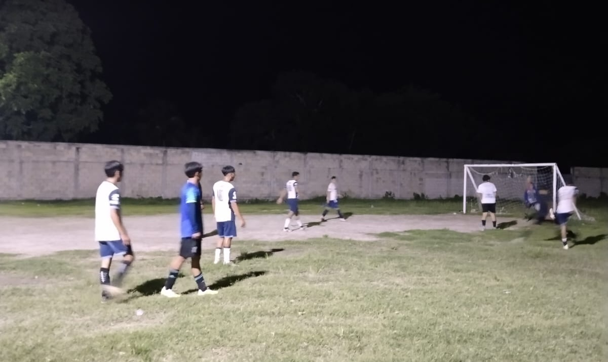 Los aficionados disfrutaron de dos buenos partidos de futbol.