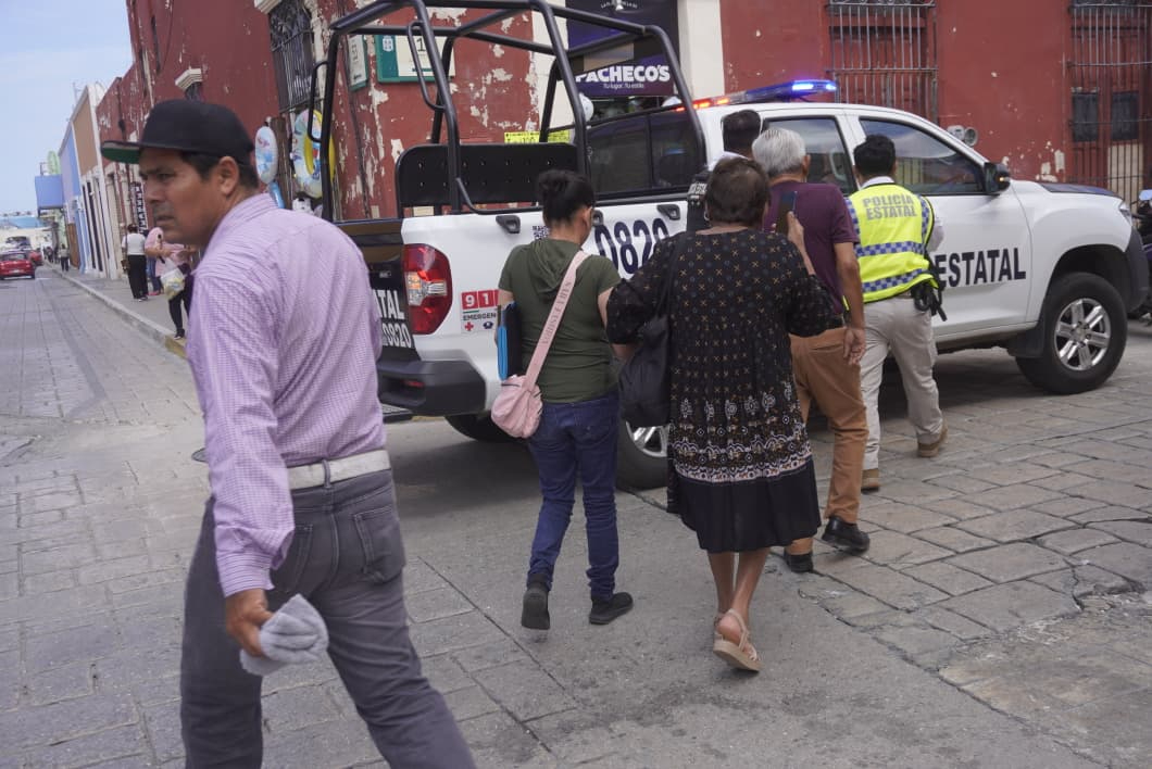 Rápida acción de la policía evita riesgo a adulto mayor en calle 12 de Campeche