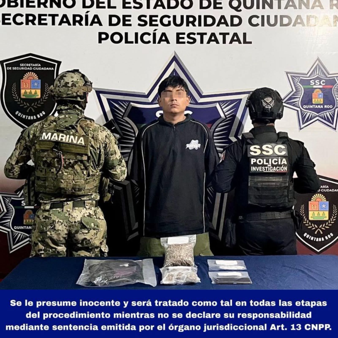 Al notar la actitud del sujeto, los agentes procedieron a realizar una revisión preventiva Al notar la actitud del sujeto, los agentes procedieron a realizar una revisión preventiva