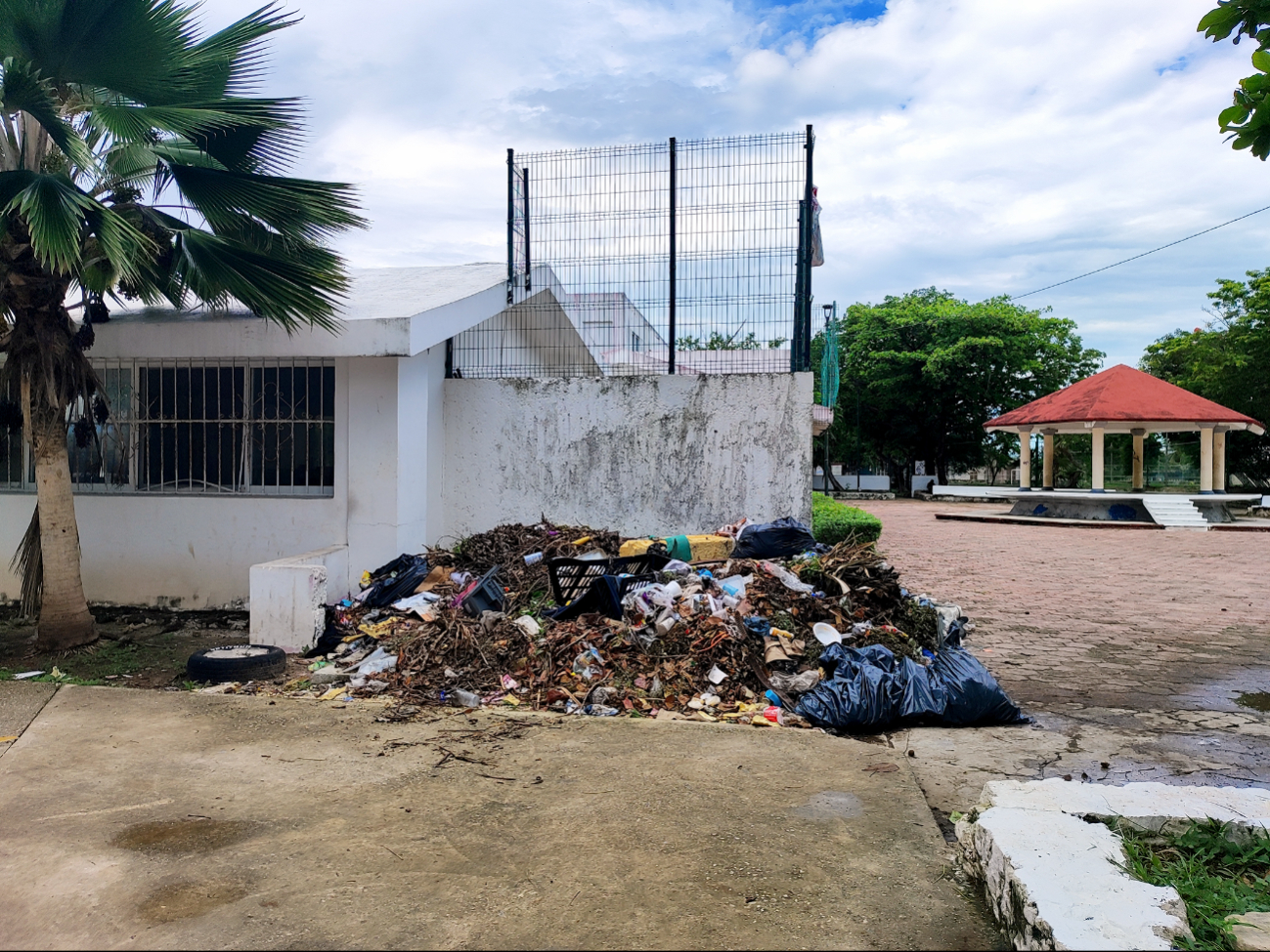 Aunque se lleven a cabo jornadas de limpieza, el sitio vuelve a ensuciarse Aunque se lleven a cabo jornadas de limpieza, el sitio vuelve a ensuciarse