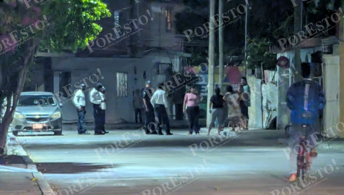 Fuerte operativo en Campeche por mujer agresiva que amenazaba a vecinos con palos y tubos Fuerte operativo en Campeche por mujer agresiva que amenazaba a vecinos con palos y tubos
