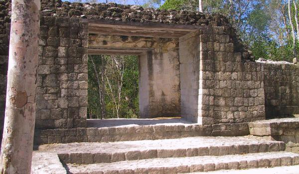 Grupo Central:  Aquí se encuentran tres plazas con una serie de edificios a su alrededor, muchos de ellos monumentales