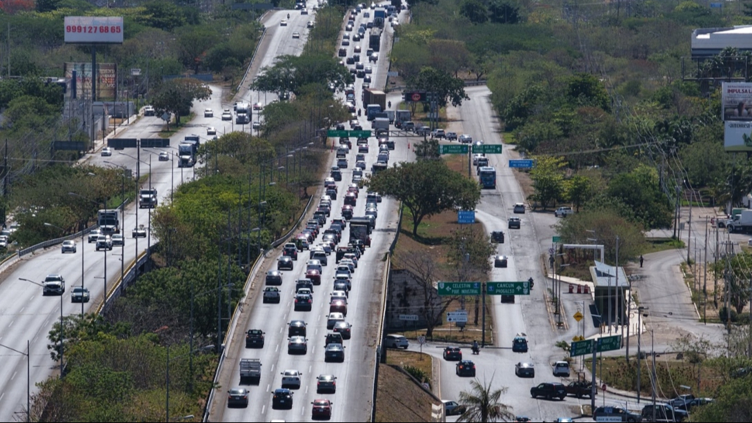 Hasta 8 mil vehículos se aglomeran en un sólo tramo en horas pico Hasta 8 mil vehículos se aglomeran en un sólo tramo en horas pico