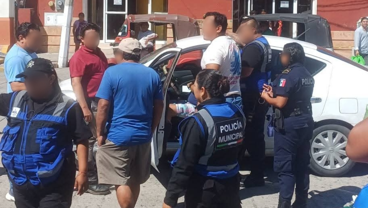 Policías de Motul obligaron a las personas a que no fueran trasladadas a Mérida por un conductor Policías de Motul obligaron a las personas a que no fueran trasladadas a Mérida por un conductor