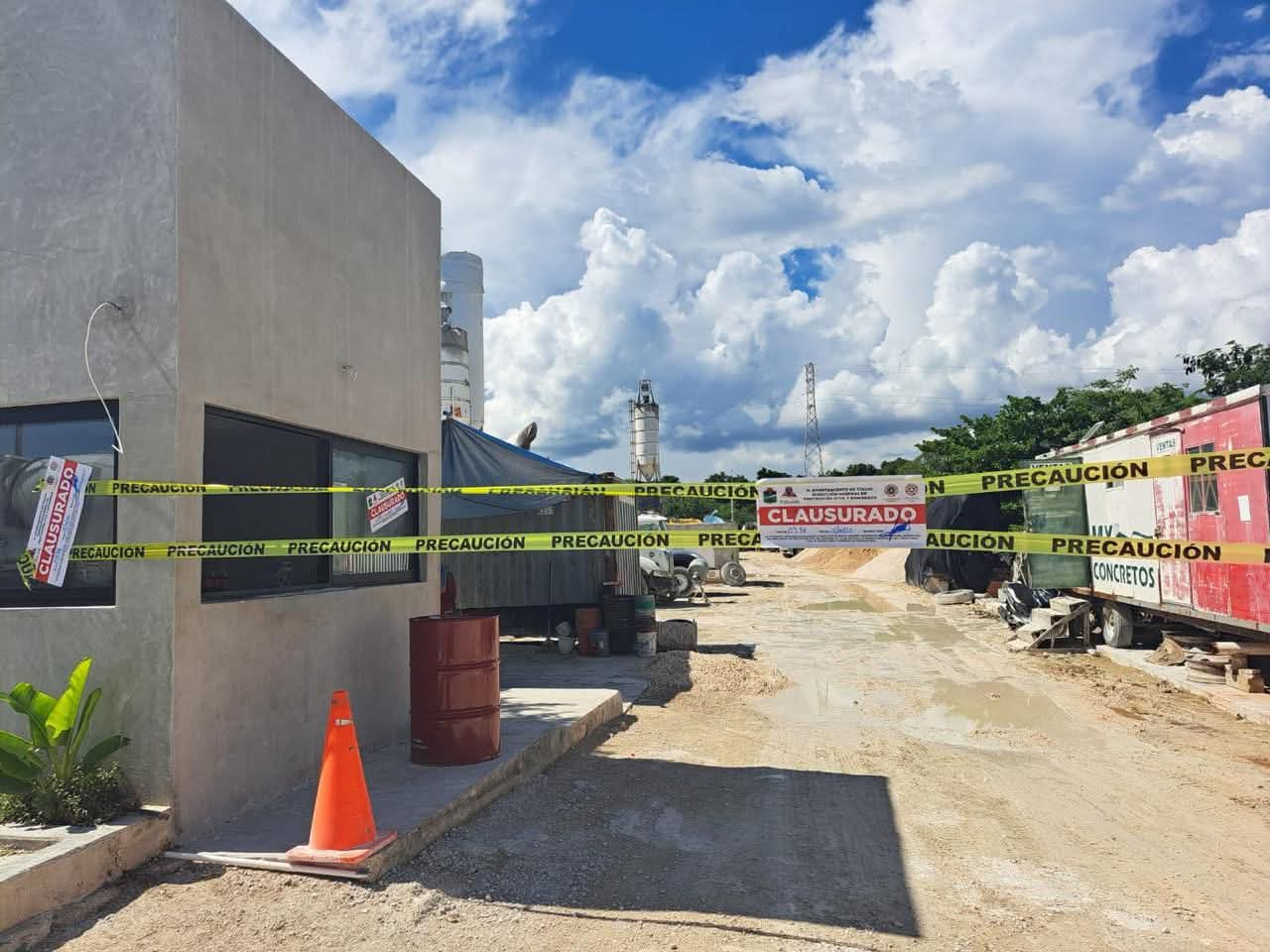 Autoridades municipales clausuraron la planta MX Concreto, cerca del cenote Yaax Mul. Autoridades municipales clausuraron la planta MX Concreto, cerca del cenote Yaax Mul.