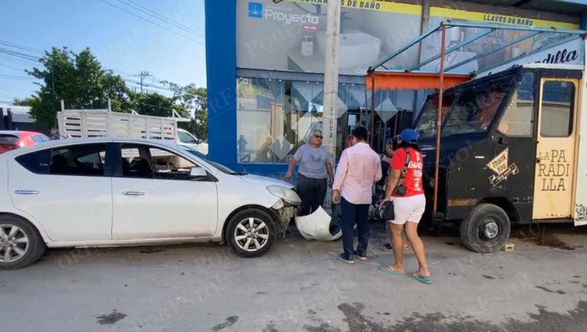Choque entre dos Versa en Samulá moviliza a la Policía Estatal. Choque entre dos Versa en Samulá moviliza a la Policía Estatal.
