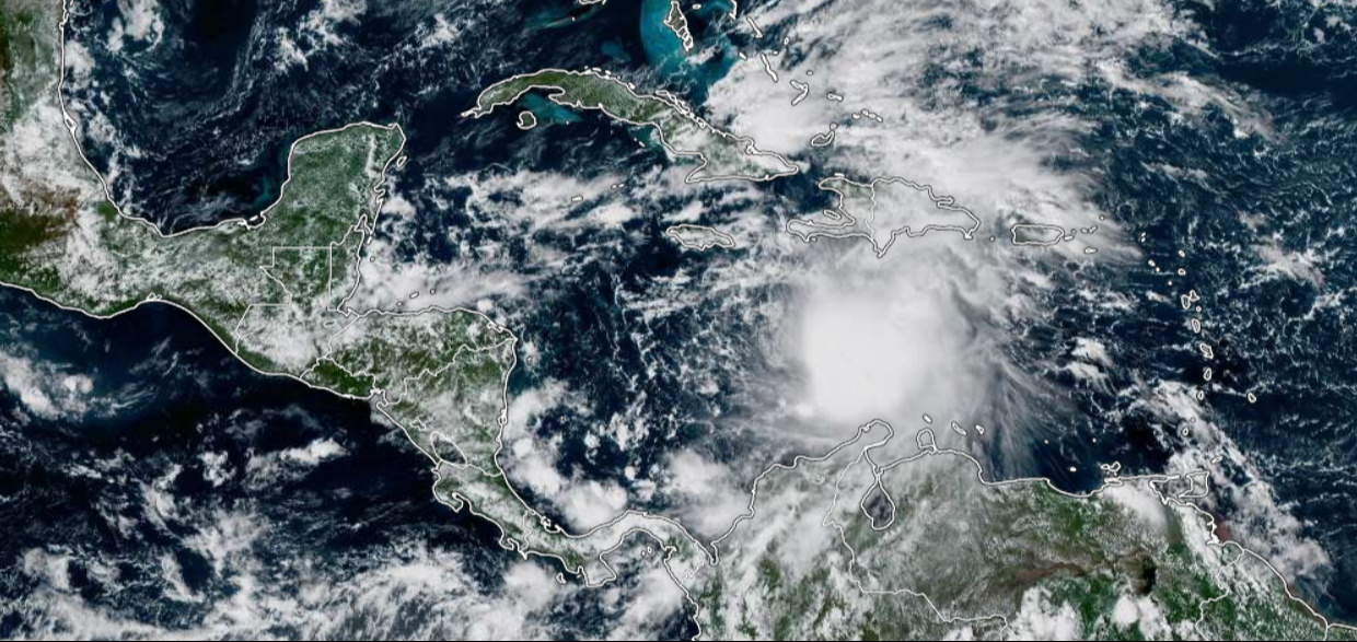 Jamaica, Haití, Cuba y República Dominicana se mantienen bajo vigilancia por lluvias intensas, inundaciones y vientos fuertes. Jamaica, Haití, Cuba y República Dominicana se mantienen bajo vigilancia por lluvias intensas, inundaciones y vientos fuertes.