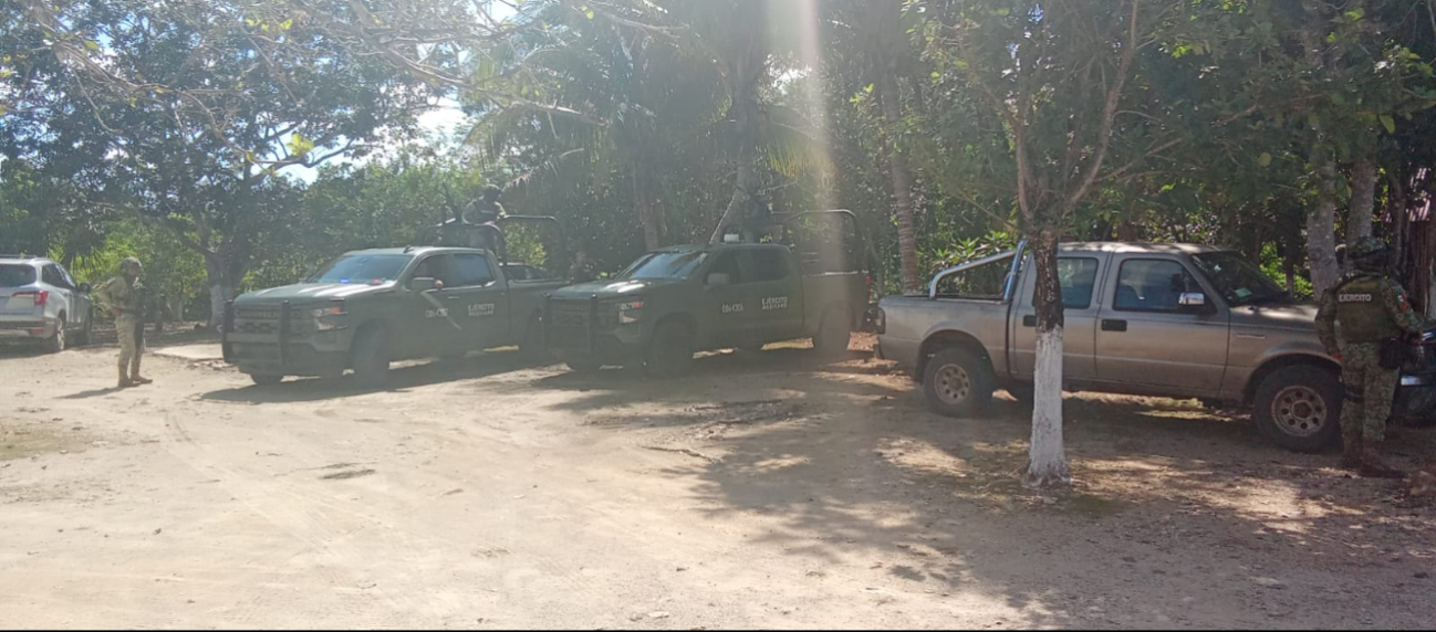 La caravana de vehículos patrulla ha generado expectación entre los residentes