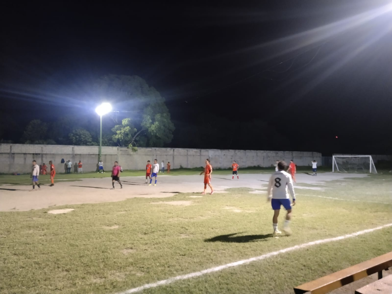 Los equipos ofrecieron un buen espectáculo en el terreno de juego. Los equipos ofrecieron un buen espectáculo en el terreno de juego.