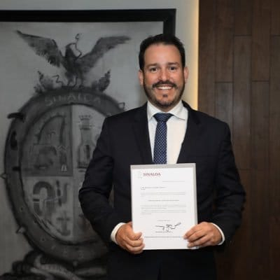 Ricardo Velarde Cárdenas se desempeñaba como titular de Economía. Ricardo Velarde Cárdenas se desempeñaba como titular de Economía.