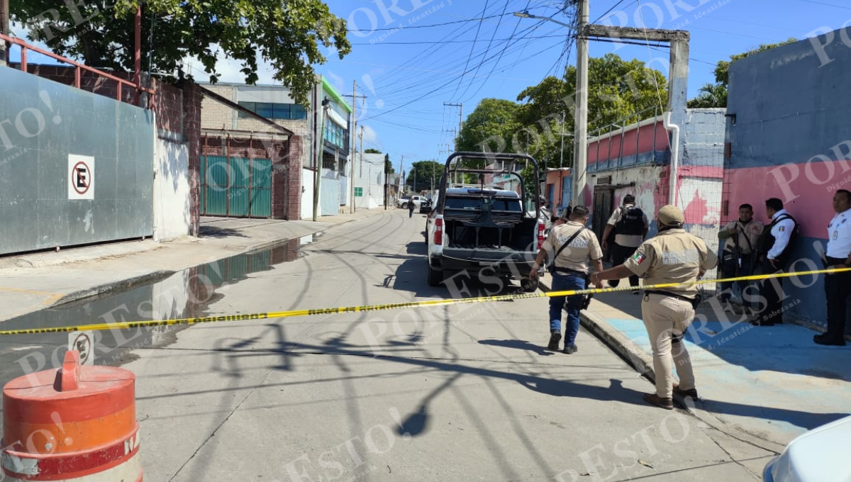 Se registró un fuerte operativo ministerial en una bodega de la colonia Compositores, en Campeche, generando expectación entre los vecinos. Se registró un fuerte operativo ministerial en una bodega de la colonia Compositores, en Campeche, generando expectación entre los vecinos.