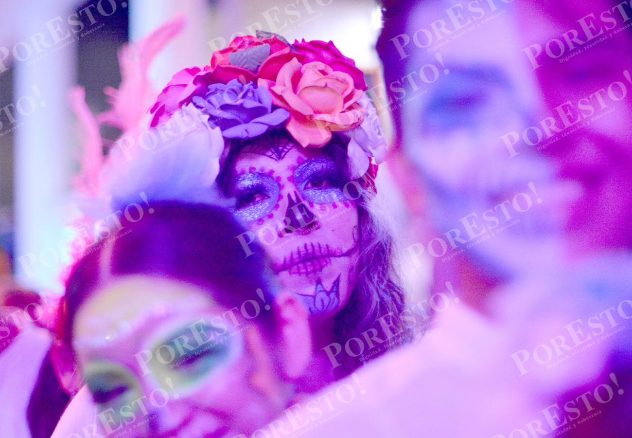 Para muchas de sus familias el Día de Muertos no es opcional, se trata de una tradición que forma parte de la cultura mexicana Para muchas de sus familias el Día de Muertos no es opcional, se trata de una tradición que forma parte de la cultura mexicana