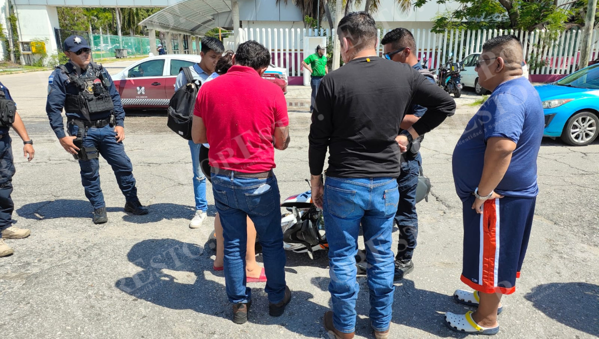El conductor de un automóvil Volkswagen Jetta salía del helipuerto cuando golpeó al motociclista que circulaba hacia Soriana Aviación. El conductor de un automóvil Volkswagen Jetta salía del helipuerto cuando golpeó al motociclista que circulaba hacia Soriana Aviación.