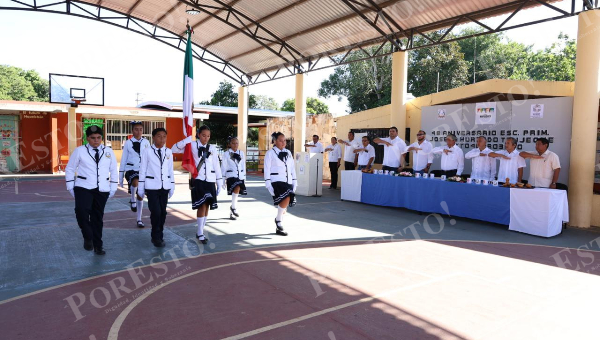 La Primaria “Josefa Hurtado Trujeque”, conocida como “la escuela del barrio”, celebró su 48 aniversario de fundación en Hopelchén. La Primaria “Josefa Hurtado Trujeque”, conocida como “la escuela del barrio”, celebró su 48 aniversario de fundación en Hopelchén.