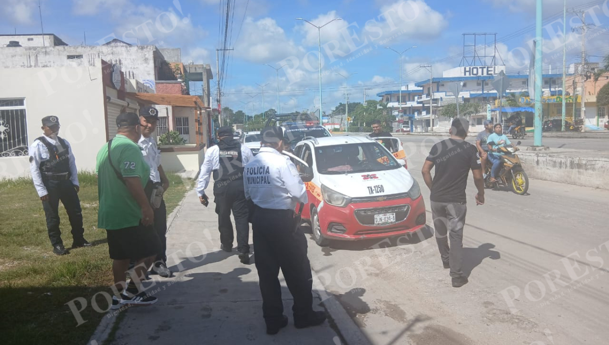 Policías estatales detuvieron un taxi en Escárcega al notar que sus tres pasajeros actuaban de forma sospechosa.