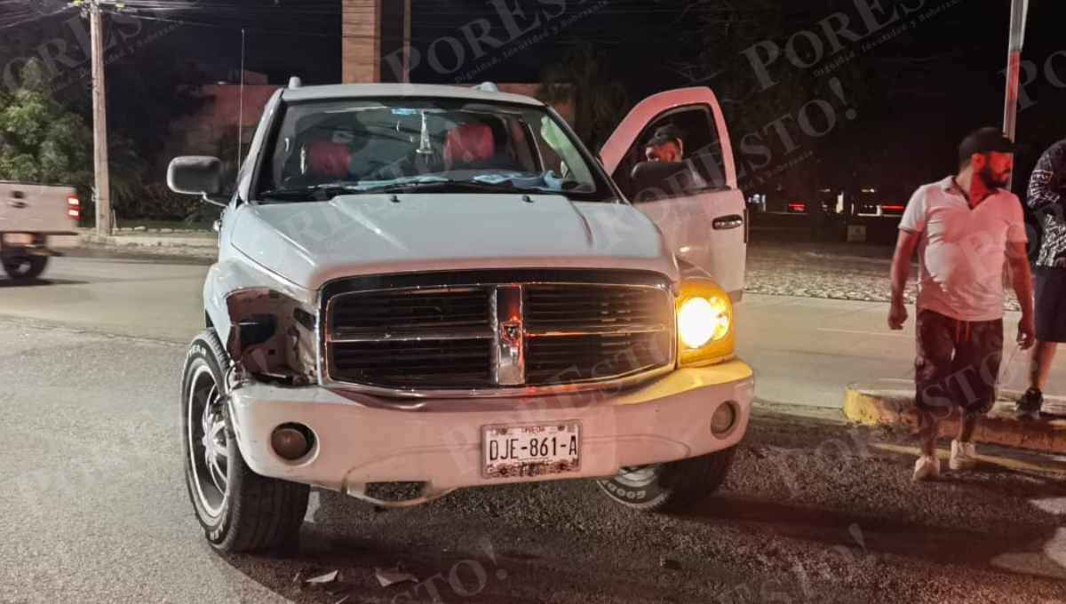 El accidente ocurrió la noche del viernes, cuando una camioneta Dodge Durango blanca realizó una maniobra sin precaución. El accidente ocurrió la noche del viernes, cuando una camioneta Dodge Durango blanca realizó una maniobra sin precaución.