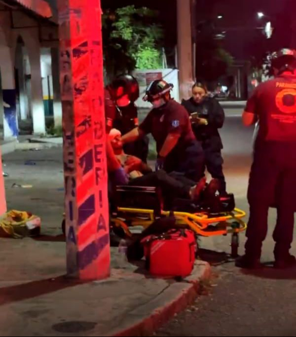 La víctima, identificada como Freddy “N”, fue trasladada de emergencia al Hospital General “Dr. Jesús Kumate Rodríguez”. La víctima, identificada como Freddy “N”, fue trasladada de emergencia al Hospital General “Dr. Jesús Kumate Rodríguez”.