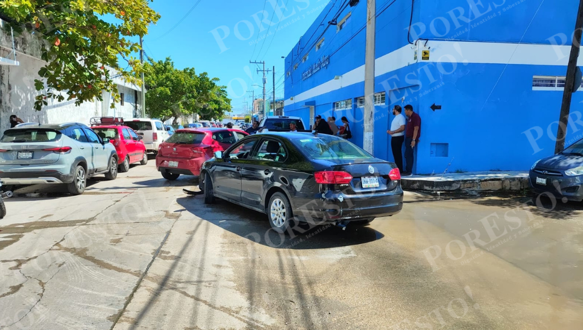 Tres vehículos chocaron la mañana del sábado en la colonia San Agustín del Palmar, Tres vehículos chocaron la mañana del sábado en la colonia San Agustín del Palmar,